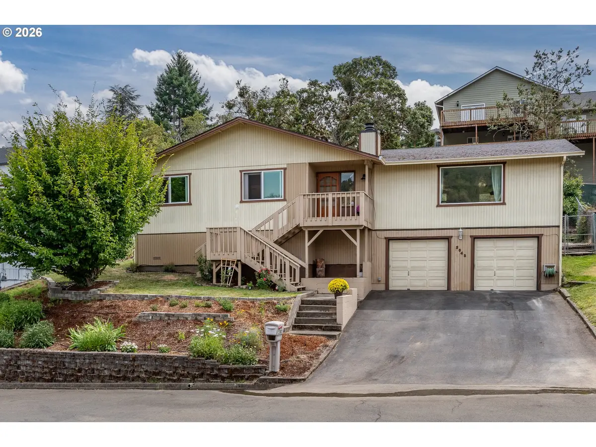 2045 NW Sunberry Dr, Roseburg, OR 97471 - #1