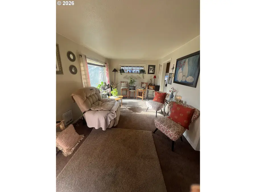 954 Commercial Ave, Coos Bay, OR 97420 - Image #3