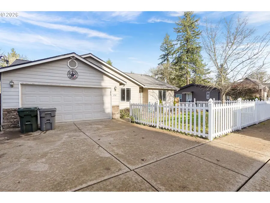 1716 Fir St, Sweet Home, OR 97386 - Image #2
