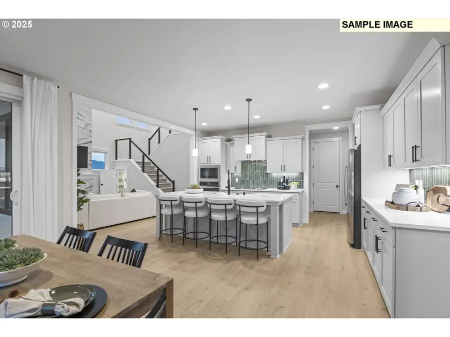 3281 Nightingale Dr, Woodburn, OR 97071 - #3