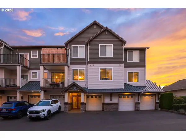 595 NW Lost Springs Ter #303, Portland, OR 97229