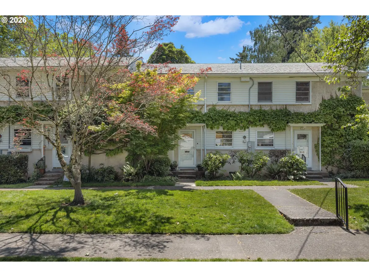 6918 NE Hancock St, Portland, OR 97213 - #1