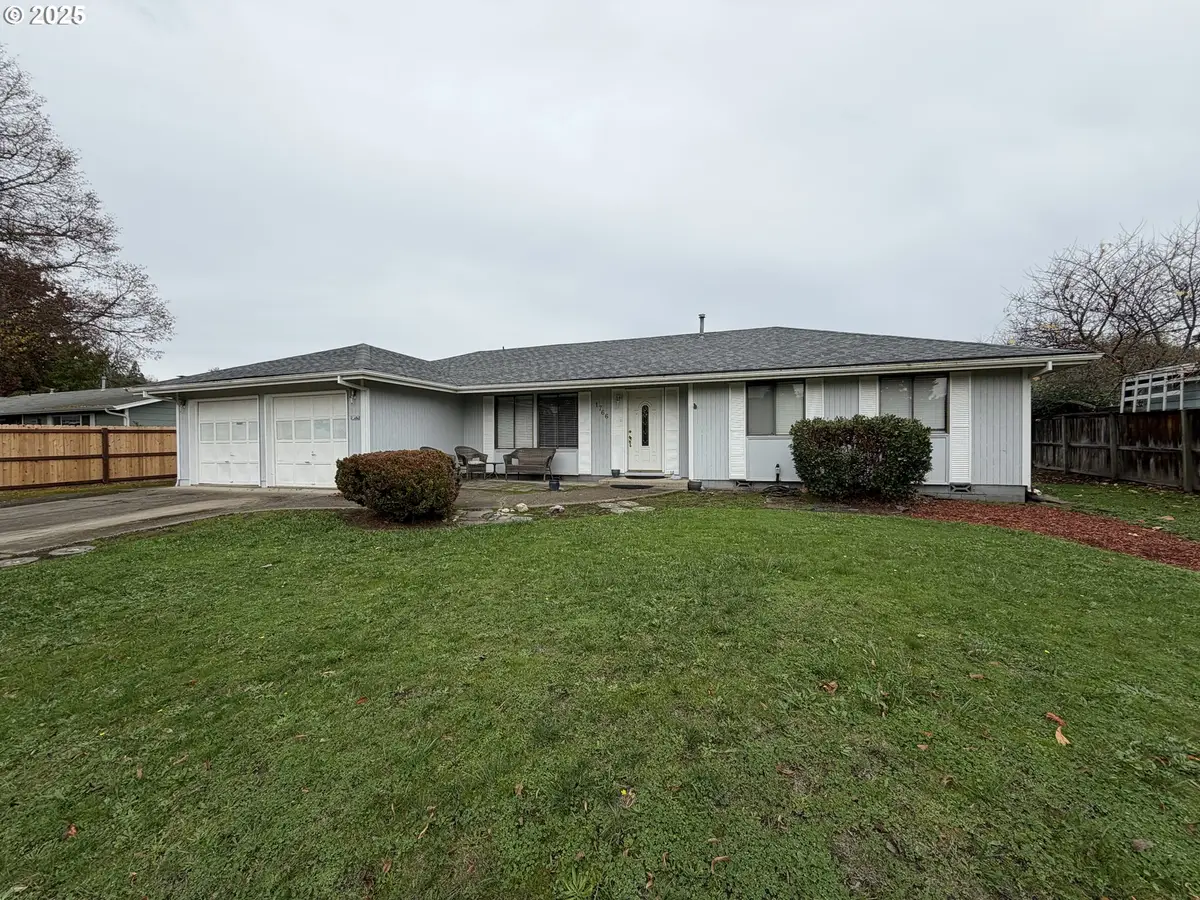 1766 NW Beaumont Ave, Roseburg, OR 97471 - Image #1