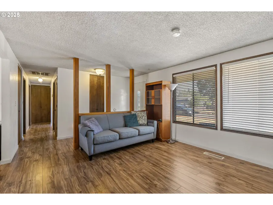 1766 NW Beaumont Ave, Roseburg, OR 97471 - Image #2