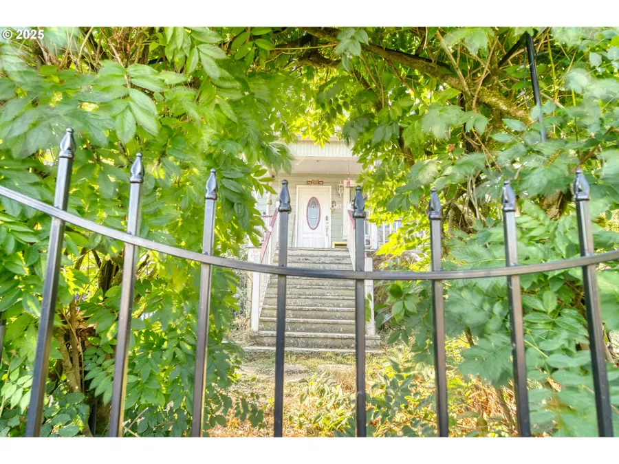 324 W F St, Rainier, OR 97048 - Image #2