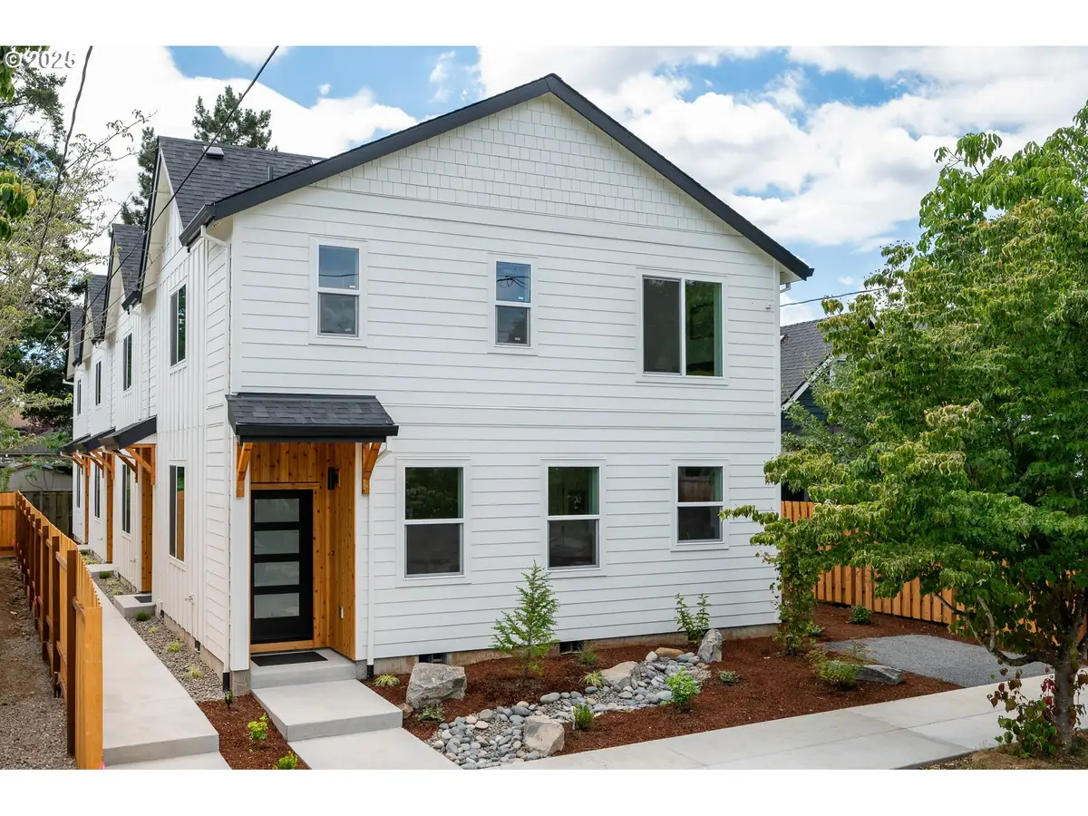 8352 NE Holladay St, Portland, OR 97220 - Image #1