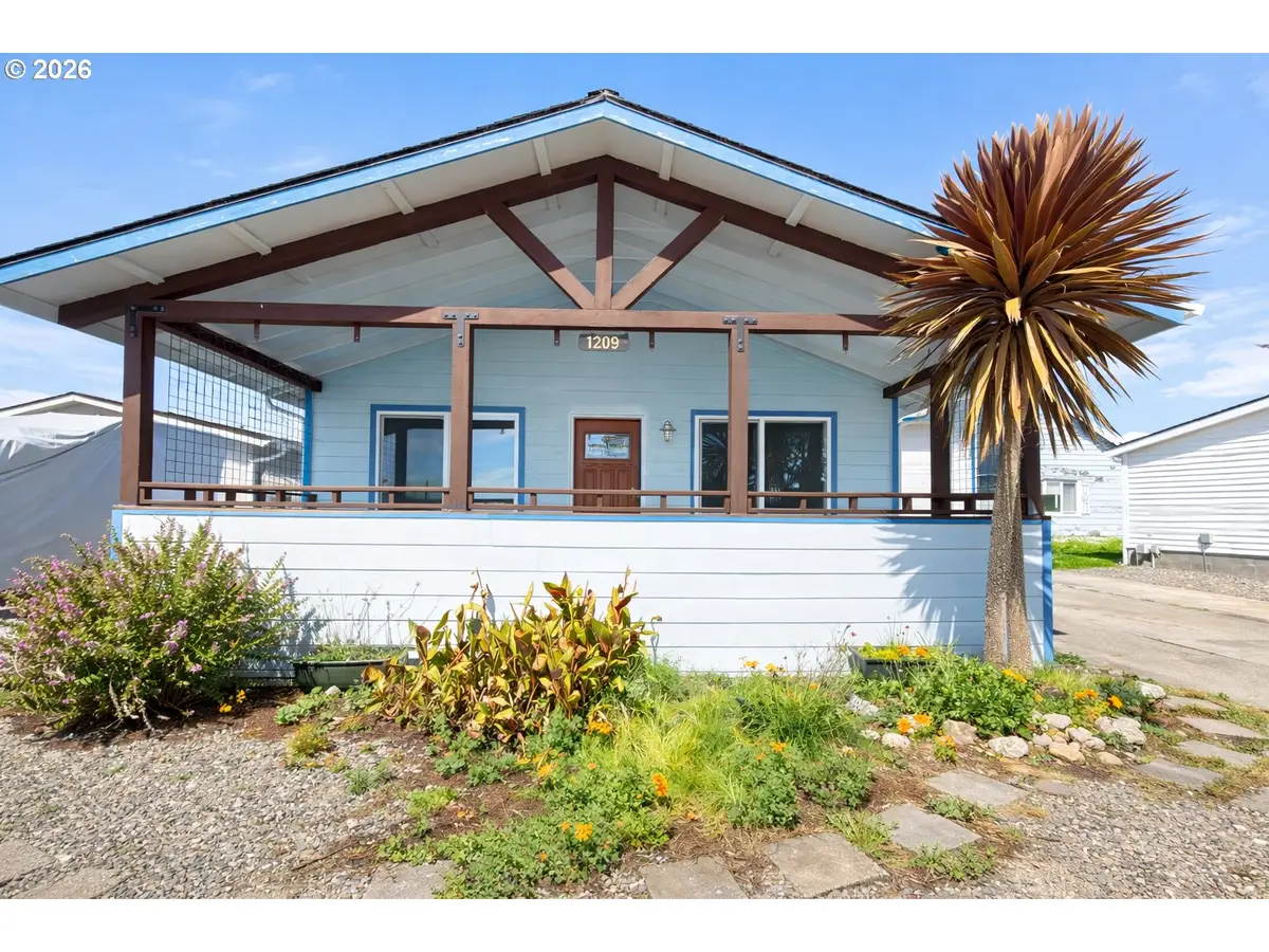 1209 Rowland Ln, Brookings, OR 97415 - #1