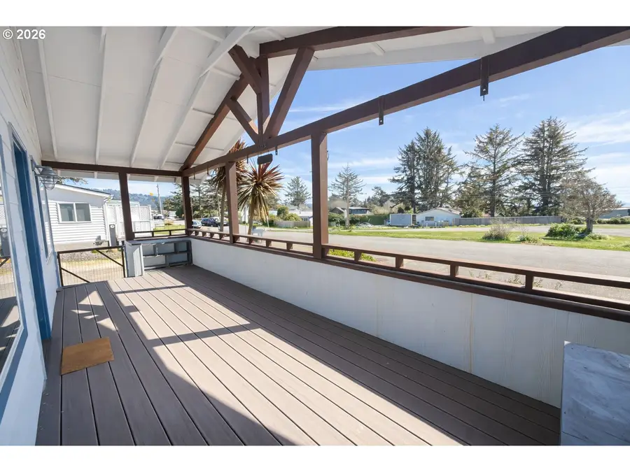 1209 Rowland Ln, Brookings, OR 97415 - #3