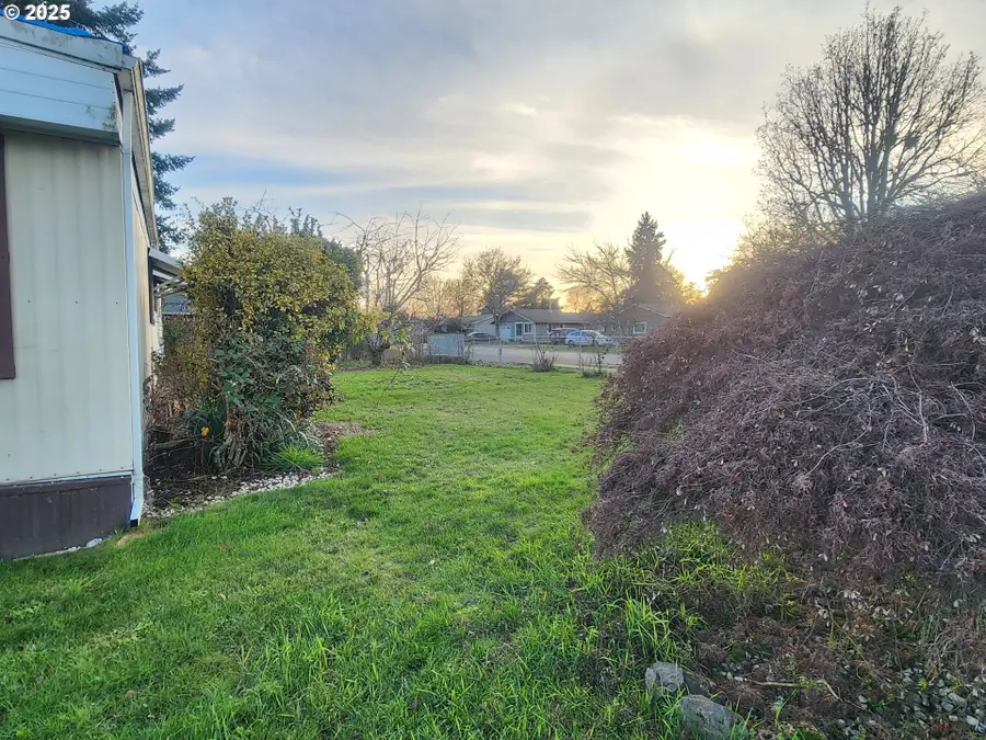 403 Rosedell St, Amity, OR 97101 - Image #3