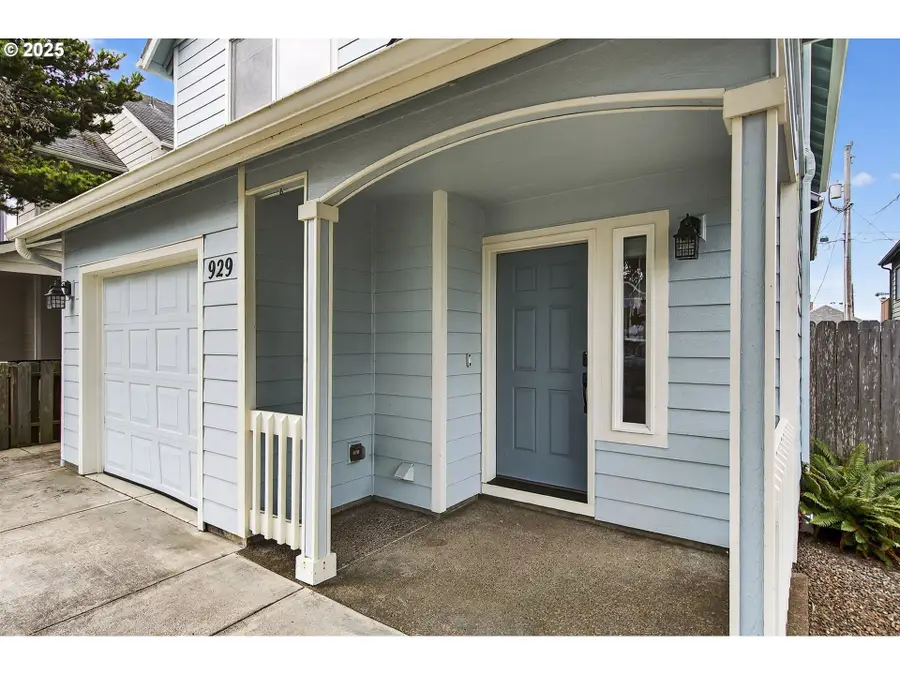 929 NW Spring St, Newport, OR 97365 - Image #3