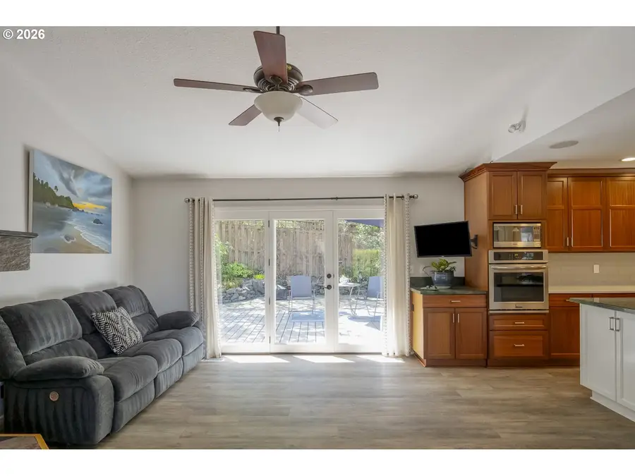 17295 Hanneman Ct, Gladstone, OR 97027 - #2