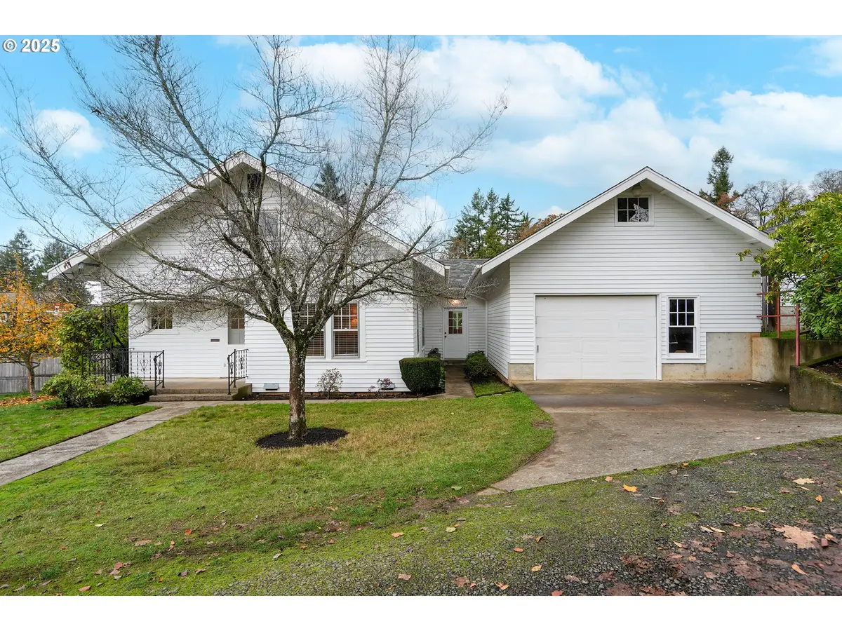 619 B St, Silverton, OR 97381 - Image #1