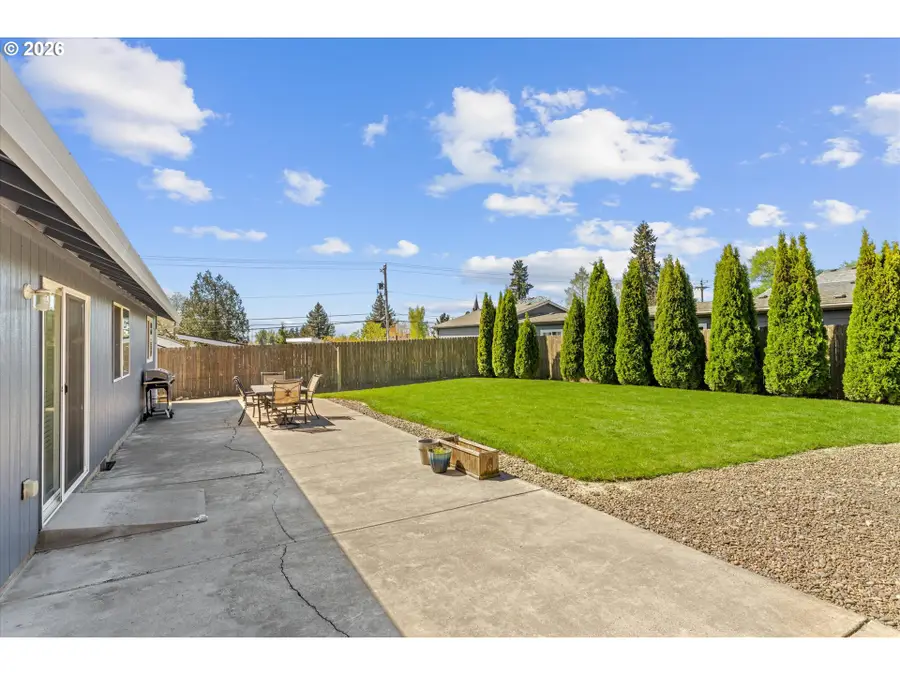 745 N Madison St, Lafayette, OR 97127 - #3