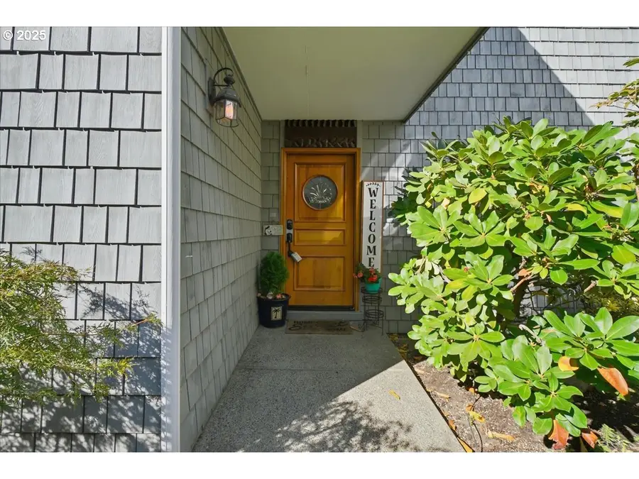 623 N Tomahawk Island Dr, Portland, OR 97217 - Image #3