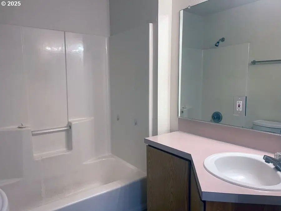 615 N Elliott Rd, Newberg, OR 97132 - Image #2