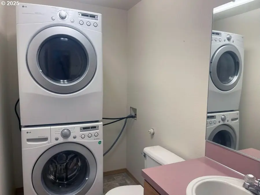 615 N Elliott Rd, Newberg, OR 97132 - Image #3