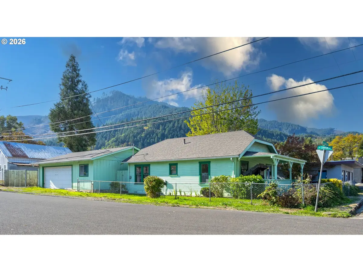 131 SE 4th St, Canyonville, OR 97417 - #1
