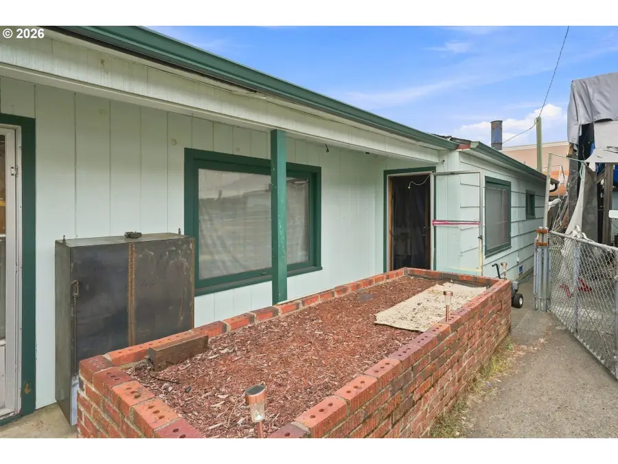 664 NE Neuner Dr, Roseburg, OR 97470 - #3