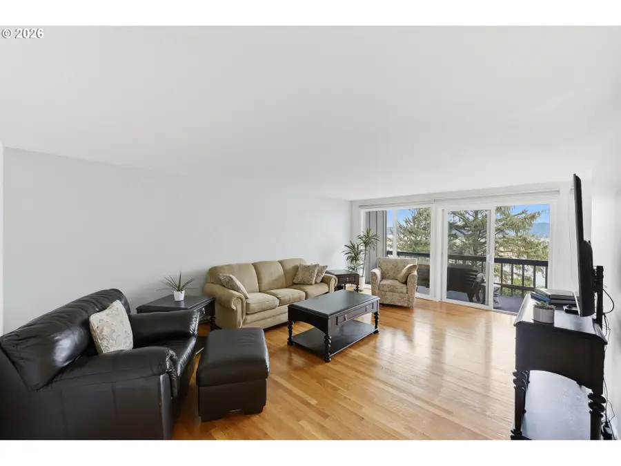 290 N 3rd Ct #7, Coos Bay, OR 97420 - #3