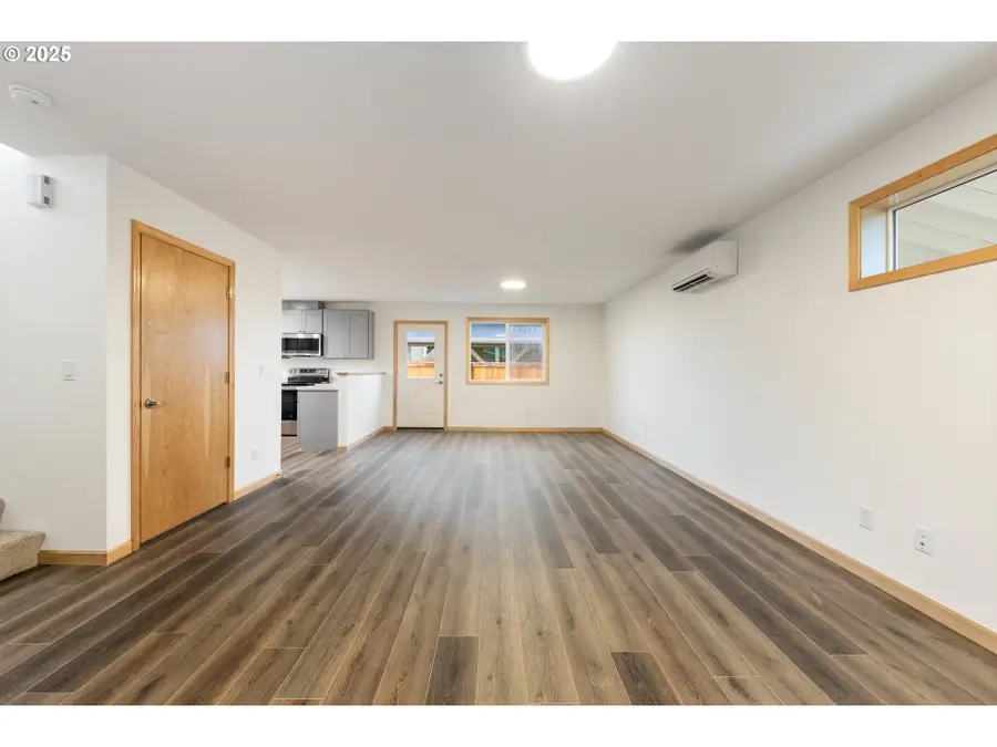 684 St Charles St, Eugene, OR 97402 - Image #3