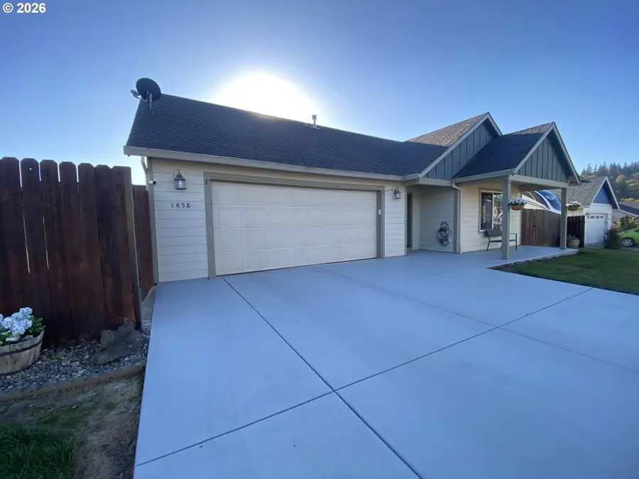 1458 Avery Dr, Silverton, OR 97381 - #2