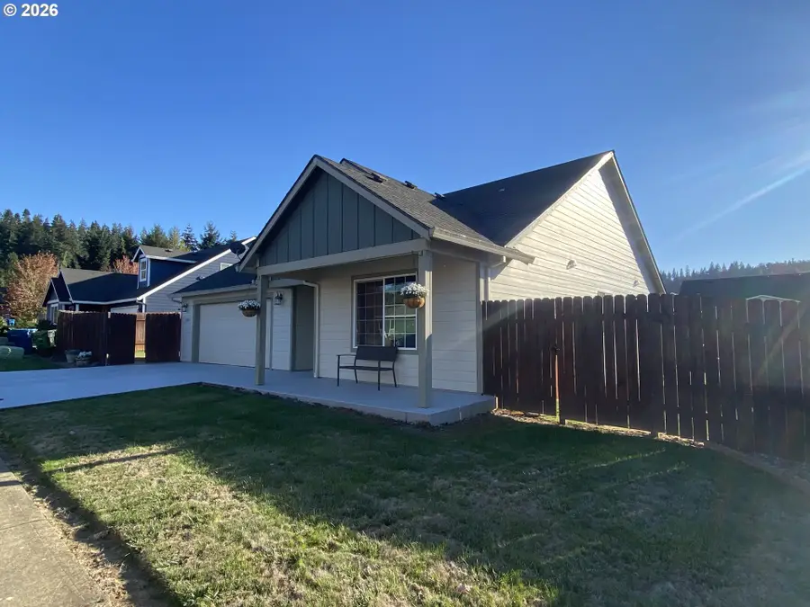 1458 Avery Dr, Silverton, OR 97381 - #3