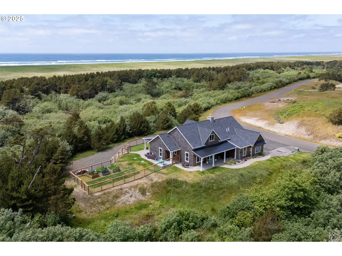 32996 Pacific Bellevue Ln, Warrenton, OR 97146 - Image #1