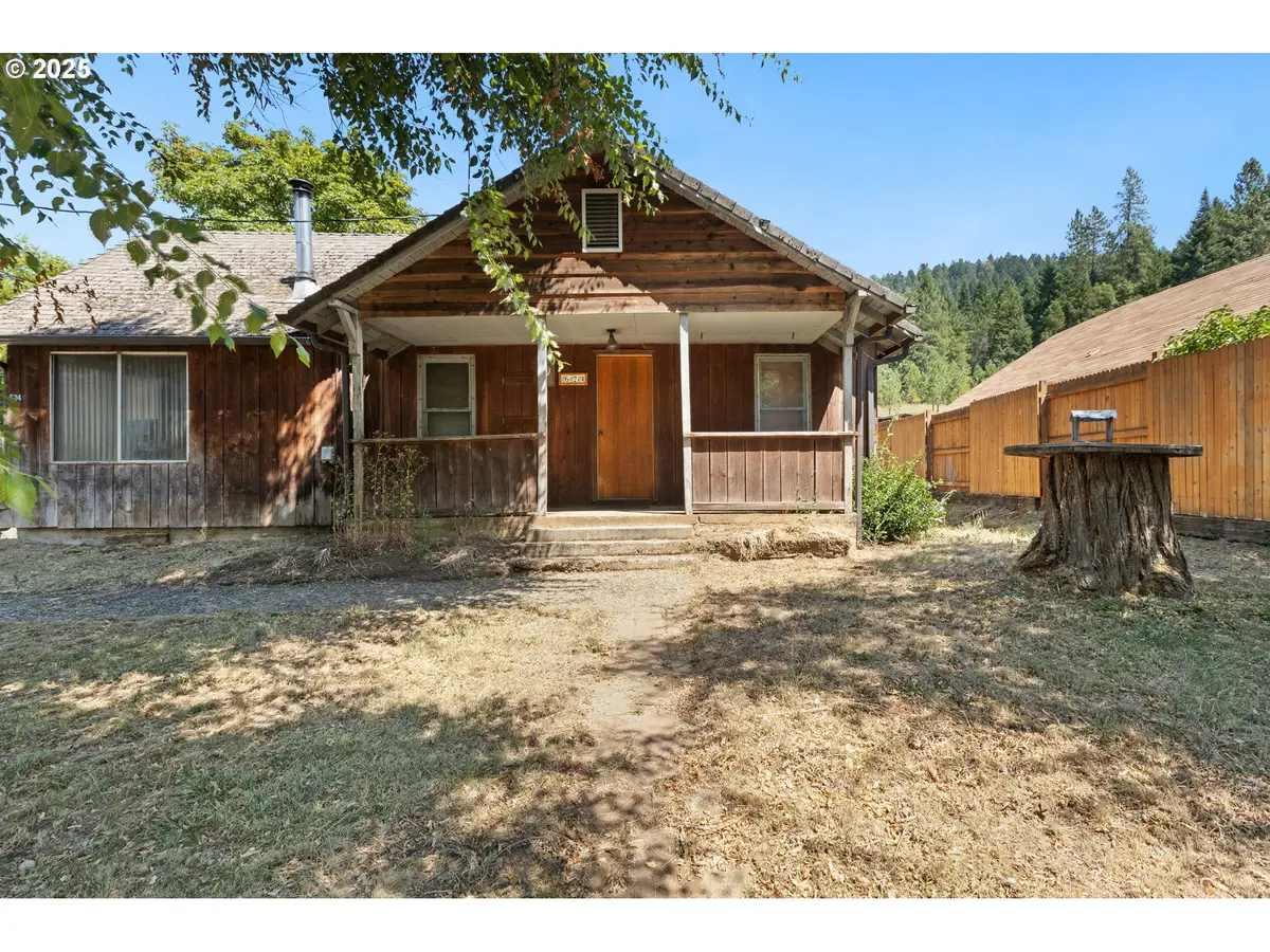 624 Tunnel Rd, Glendale, OR 97442 - Image #1