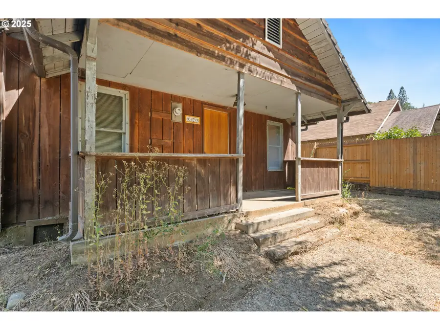 624 Tunnel Rd, Glendale, OR 97442 - Image #3