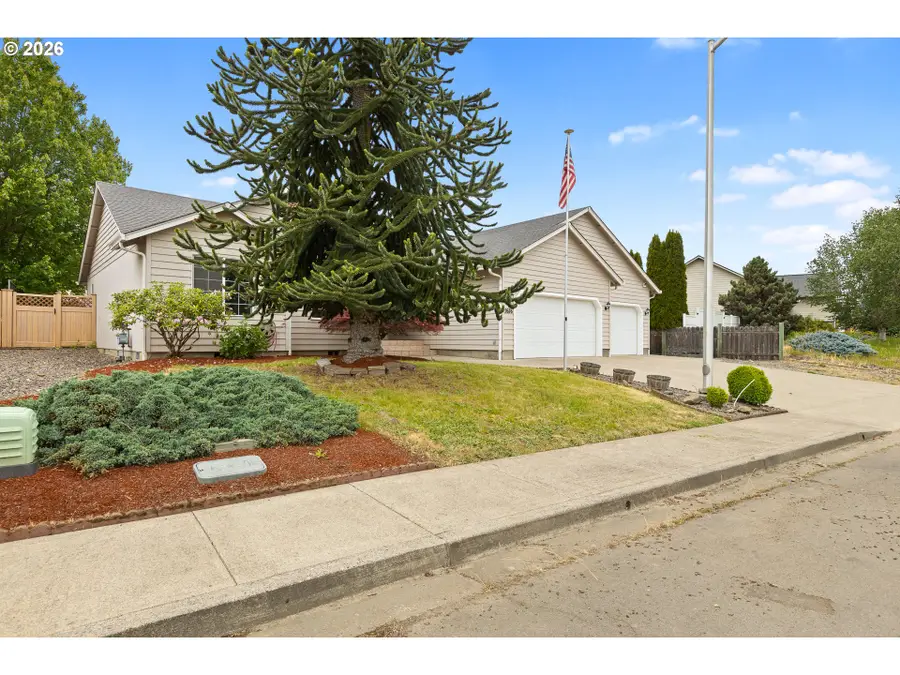 2676 Westlake Ave, Sutherlin, OR 97479 - #2