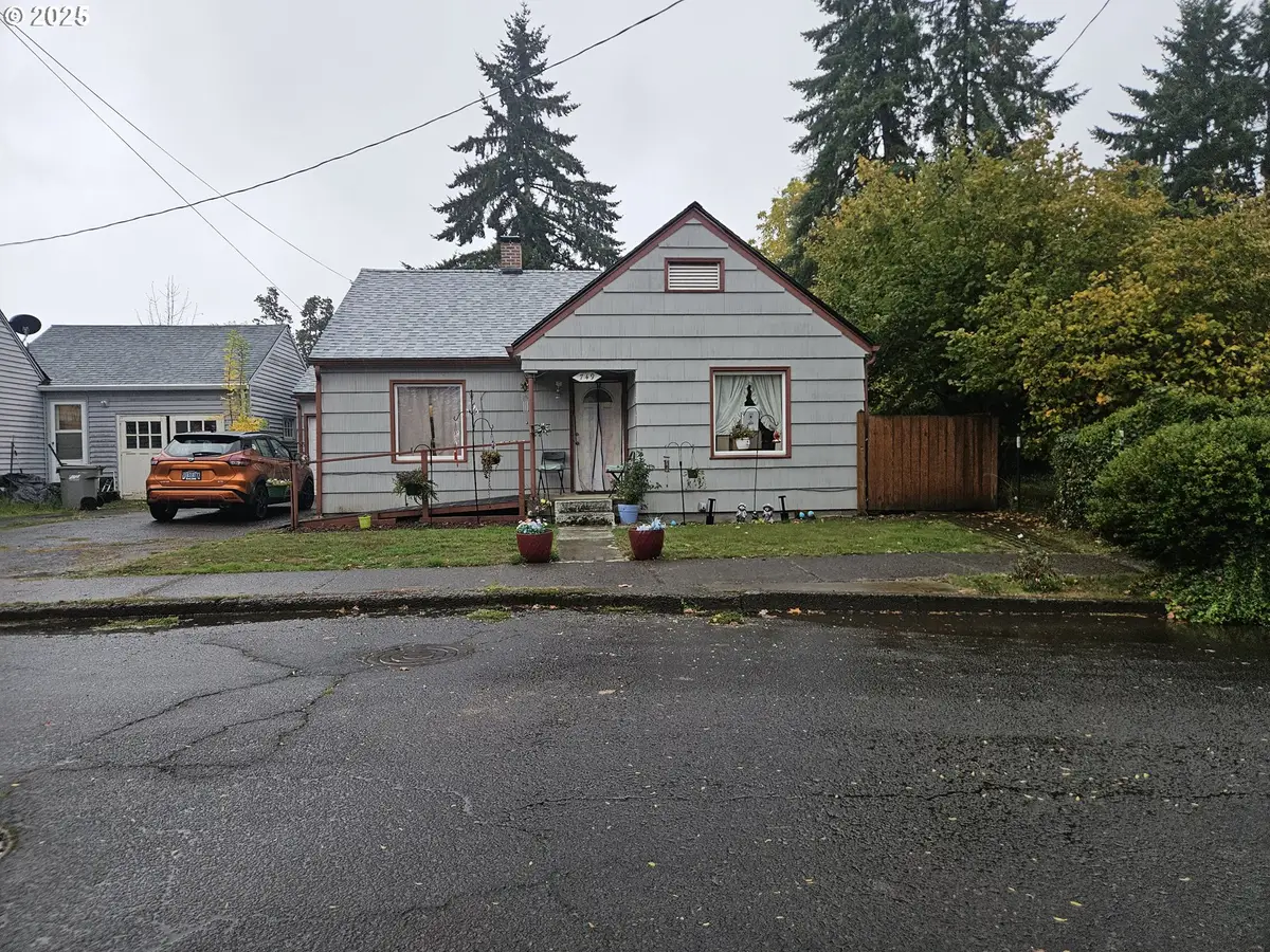 749 SW Washington St, Dallas, OR 97338 - Image #1