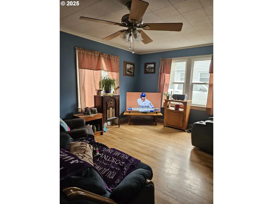 749 SW Washington St, Dallas, OR 97338 - Image #3