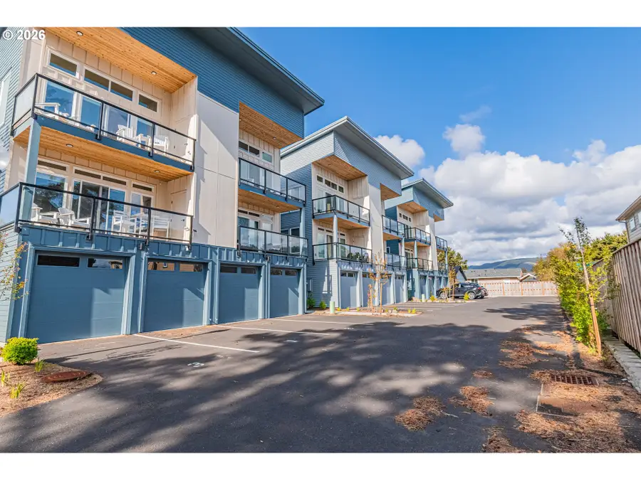 920 SW 48th St, Lincoln City, OR 97367 - #3