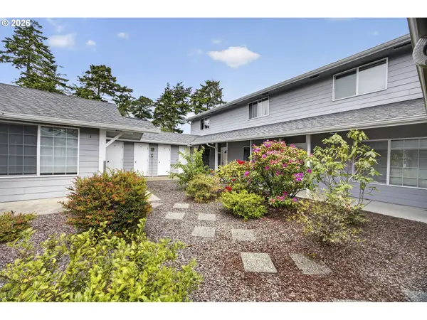 1150 Hemlock St #B8, Florence, OR 97439