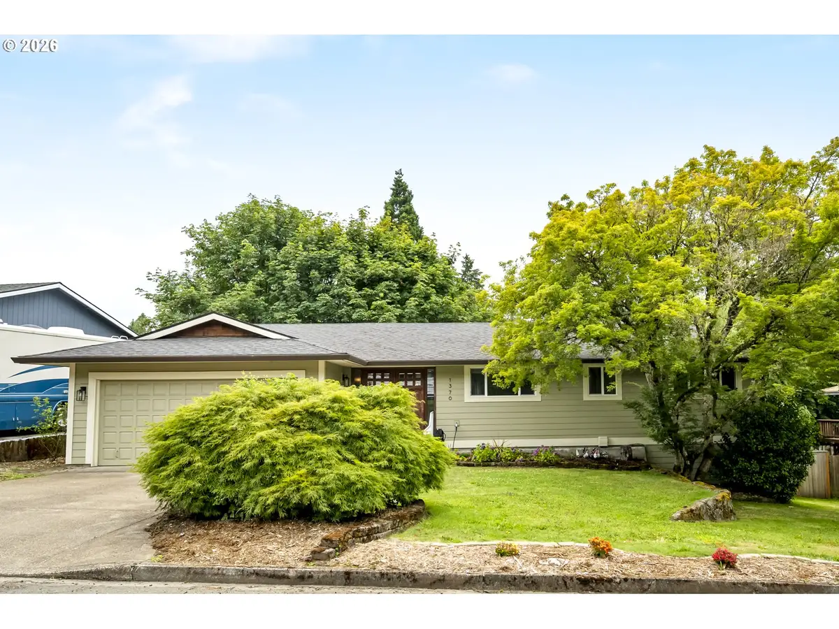 1370 SE Eastwood Ct, Milwaukie, OR 97267 - #1