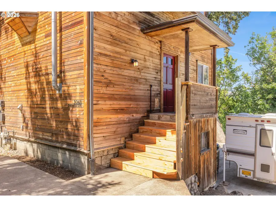 2260 Sherman Ave, Hood River, OR 97031 - #3