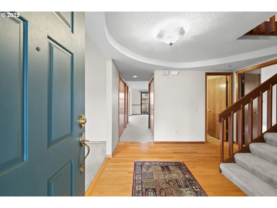 15609 NE Summerplace Dr, Portland, OR 97230 - Image #2