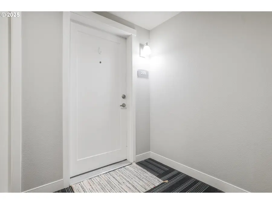 11715 SW Valencia Ln #209, Wilsonville, OR 97070 - Image #3