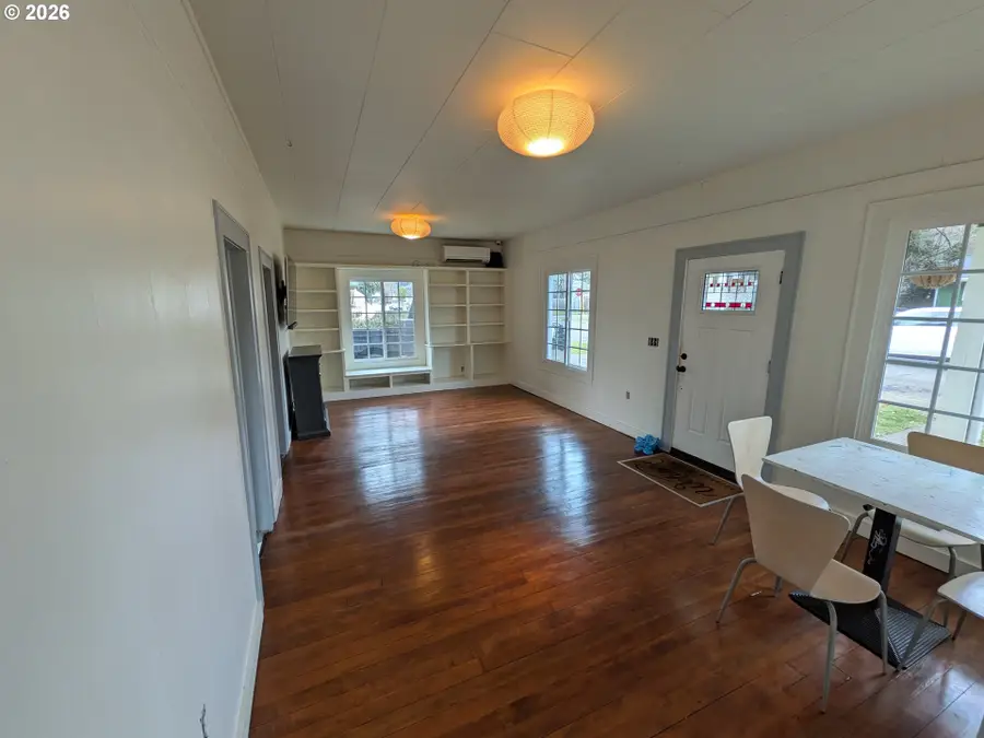 1327 Ash Ave, Cottage Grove, OR 97424 - Image #2