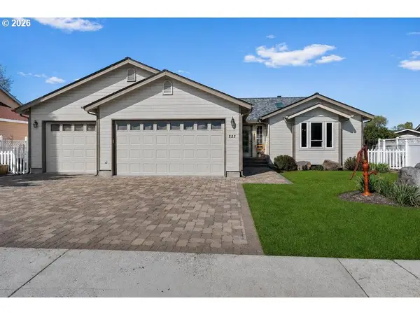 222 SW Meadow Lakes Dr, Prineville, OR 97754