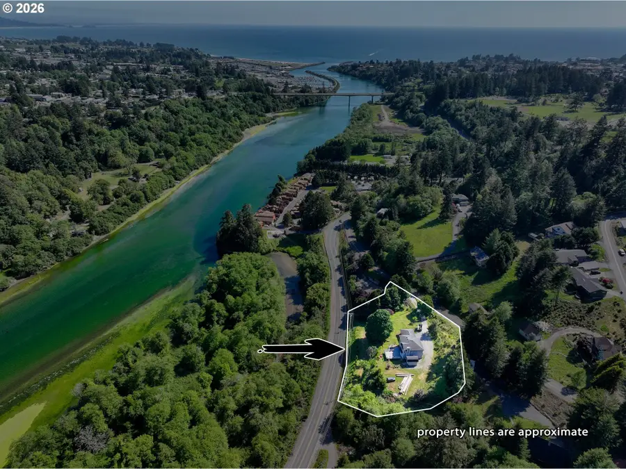 16711 Thompson Rd, Brookings, OR 97415 - #3