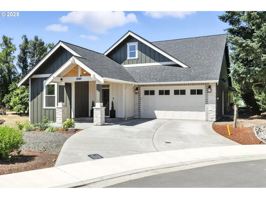 2049 SE Arrowwood Ave, Dallas, OR 97338 - #2