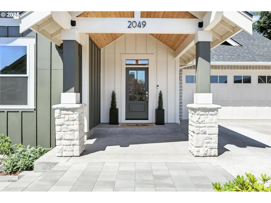 2049 SE Arrowwood Ave, Dallas, OR 97338 - #3