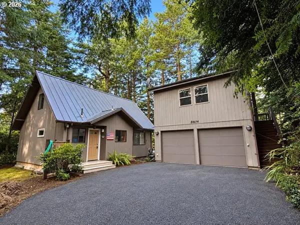 84614 East Lake Dr, Florence, OR 97439