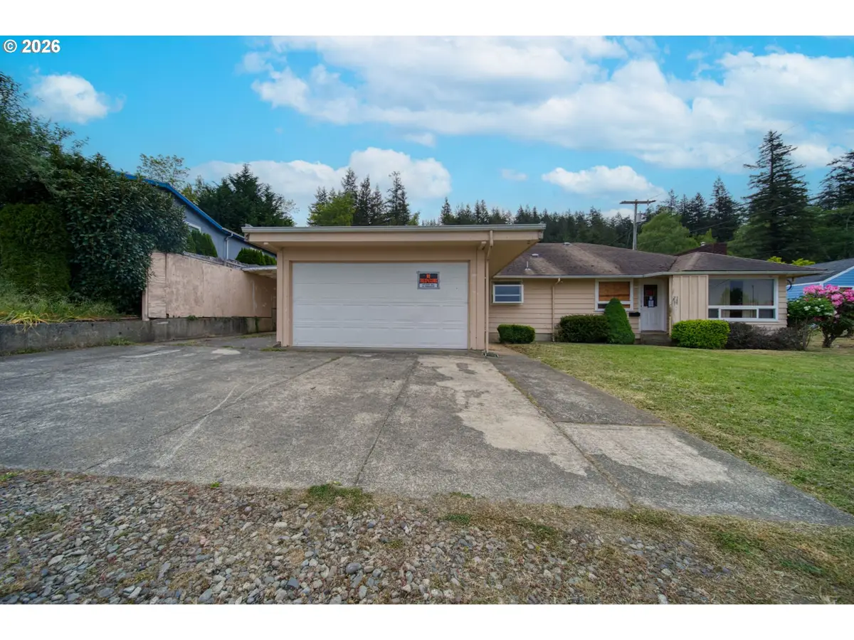 1220 N Henry St, Coquille, OR 97423 - #1