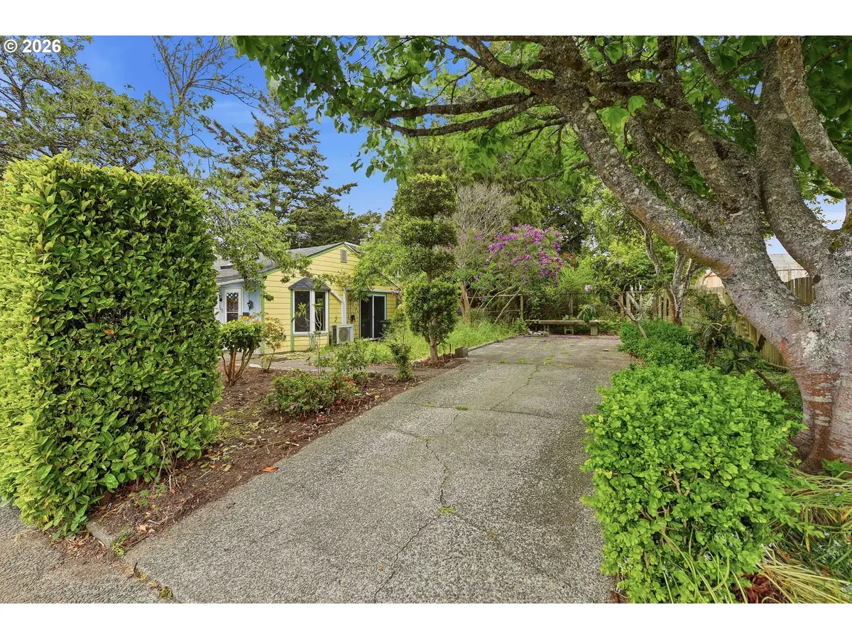 1691 Grant St, North Bend, OR 97459 - #1