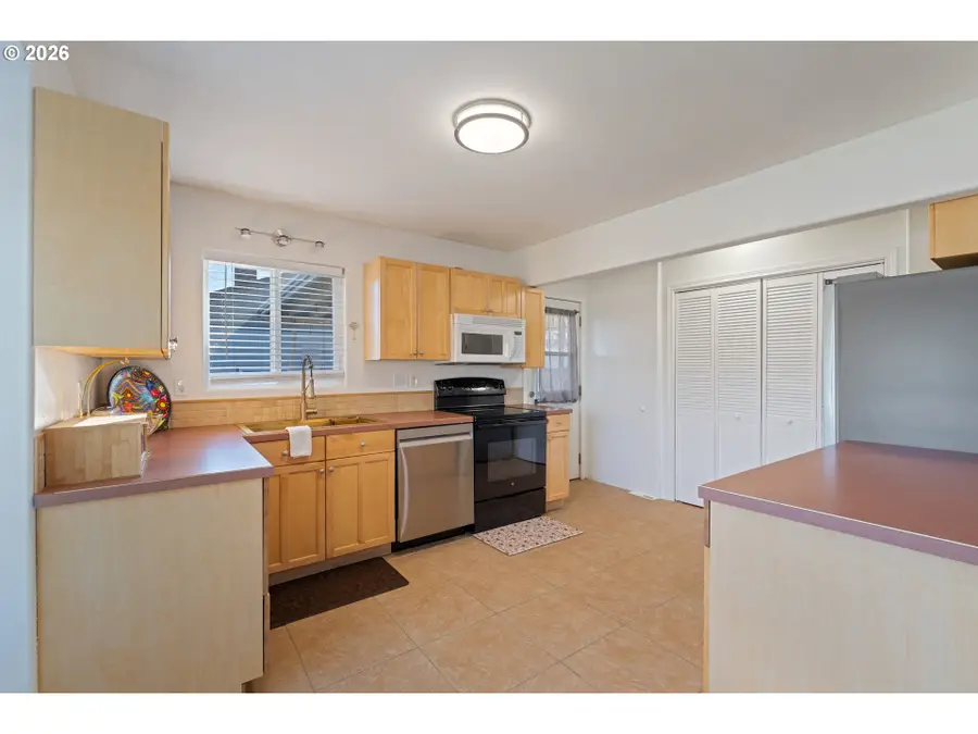 1720 E 9th St, The Dalles, OR 97058 - #3