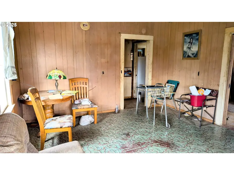 558 E 10th St, Coquille, OR 97423 - Image #3