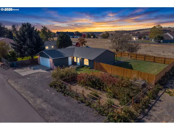 786 NE Lakeside Dr, Madras, OR 97741