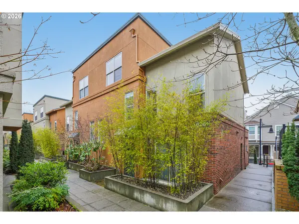 6261 NE Carillion Dr, Hillsboro, OR 97124